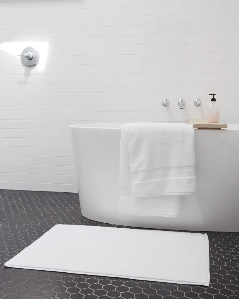 9 Best Non Toxic Bath Mats (Stone, Cotton, Rubber &amp; More)