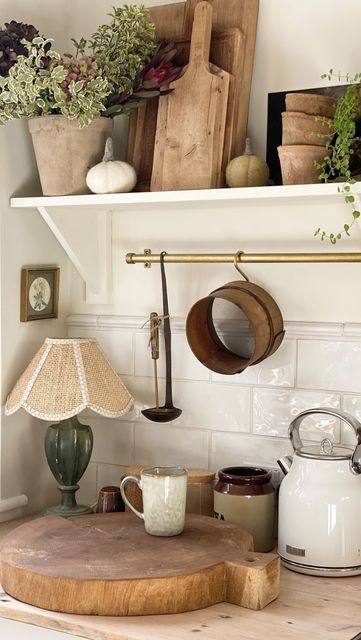 rattan lamp and wooden details farmhouse kitchen decor idea