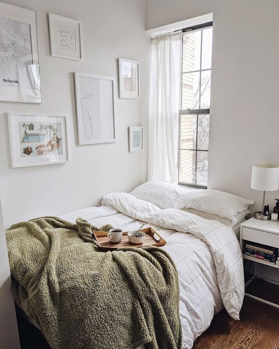17 Stunning White Bedroom Ideas For A Minimal and Clean Aesthetic 11 white bed on corner of room
