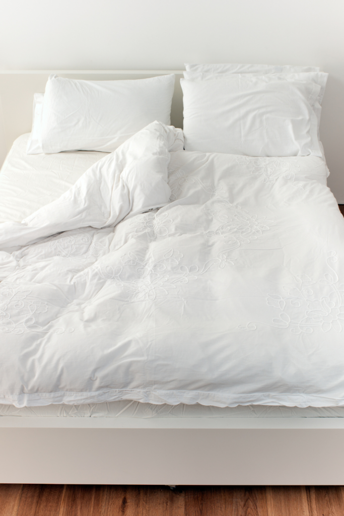From Drab to Fab: Easy 17 DIY Dorm room Ideas 26 13