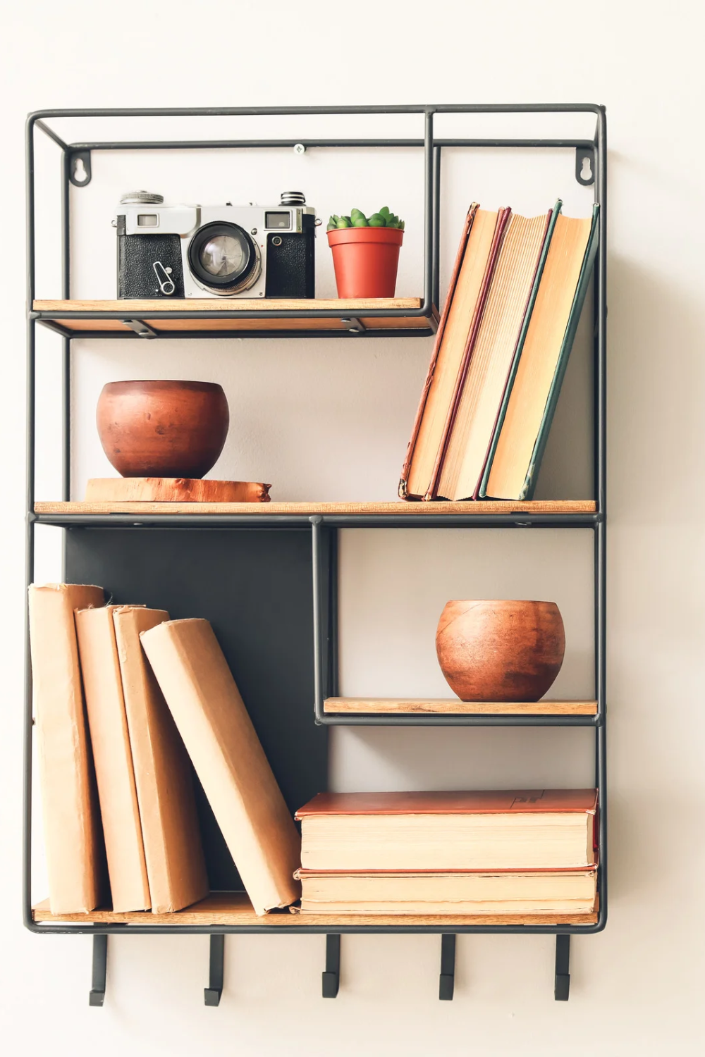 16 Large Wall Decor Ideas For Every Room (2026)
