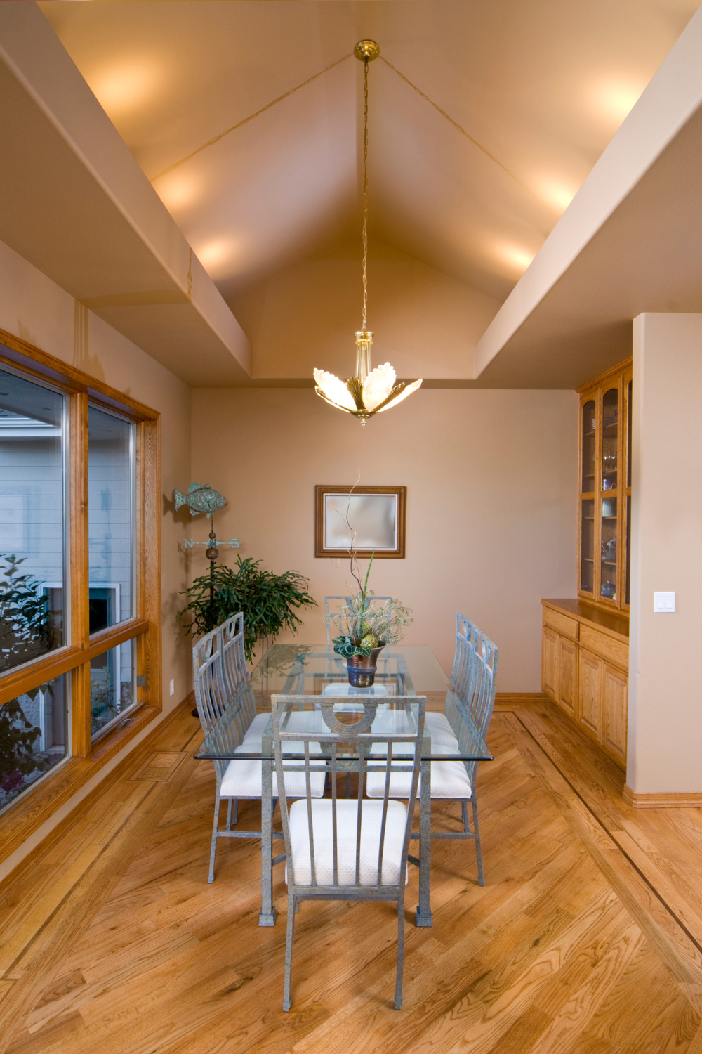17 Stylish Vaulted Ceiling Kitchen Decor Ideas (2026)