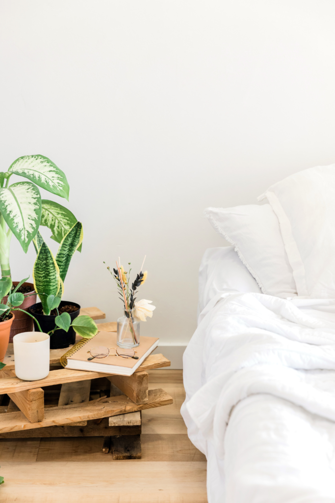 18 Scandinavian Bedroom Ideas 31 Small Transparent Vase