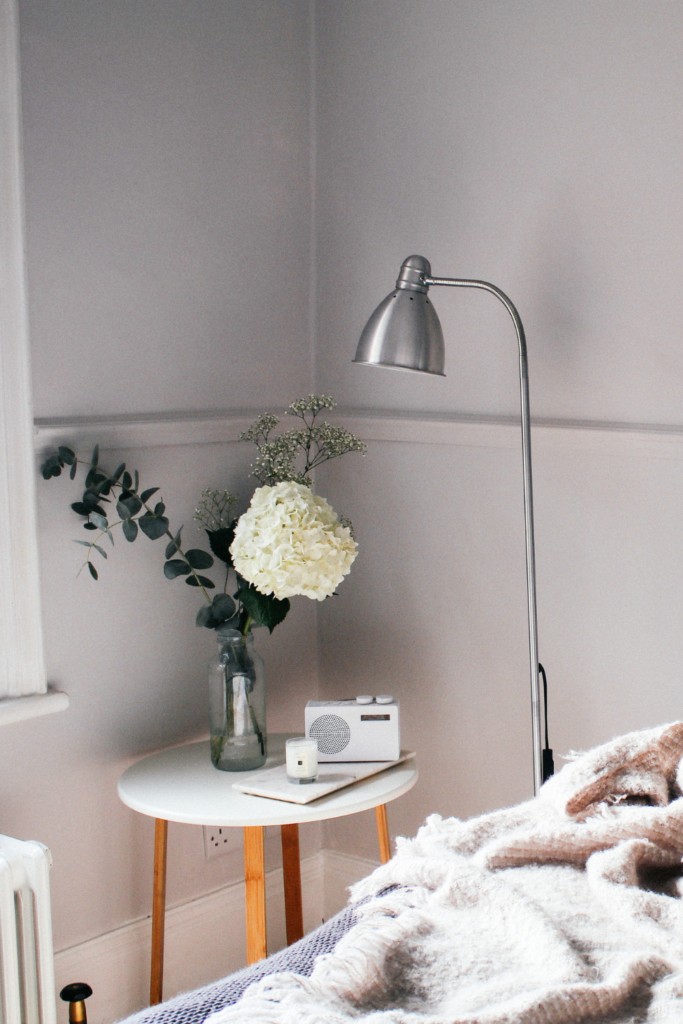 18 Scandinavian Bedroom Ideas 8 Gray Standing Lamp