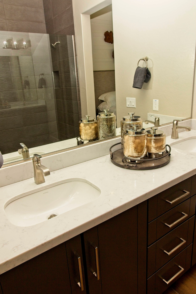 15 Gorgeous Bathroom Tray Decor Ideas For a Spa-Like Vibe 6 3 15