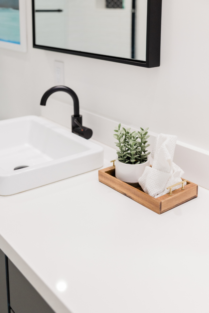 15 Gorgeous Bathroom Tray Decor Ideas For a Spa-Like Vibe 8 4 17