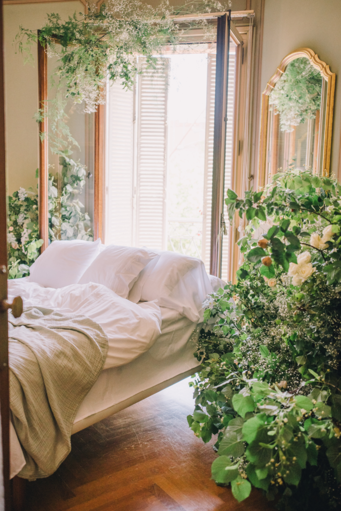 7. Cozy Organic Modern Bedroom with Houseplants