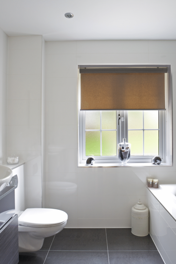 Ways to Make Bathroom Look Bigger: 18 Decor Ideas 36 18 2