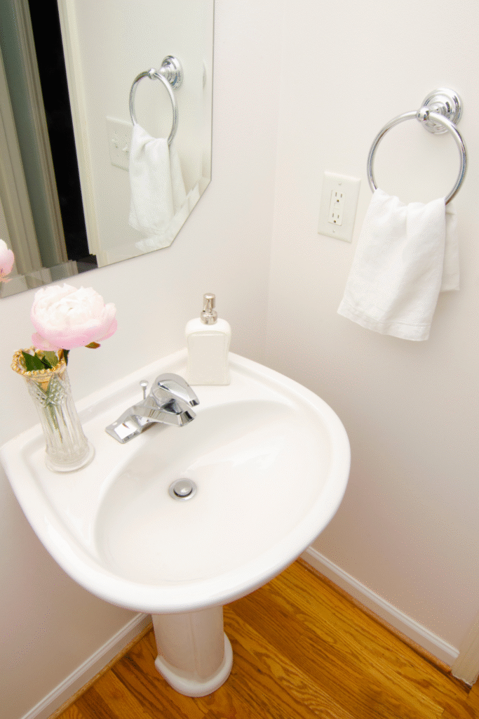 Ways to Make Bathroom Look Bigger: 18 Decor Ideas 14 7 3
