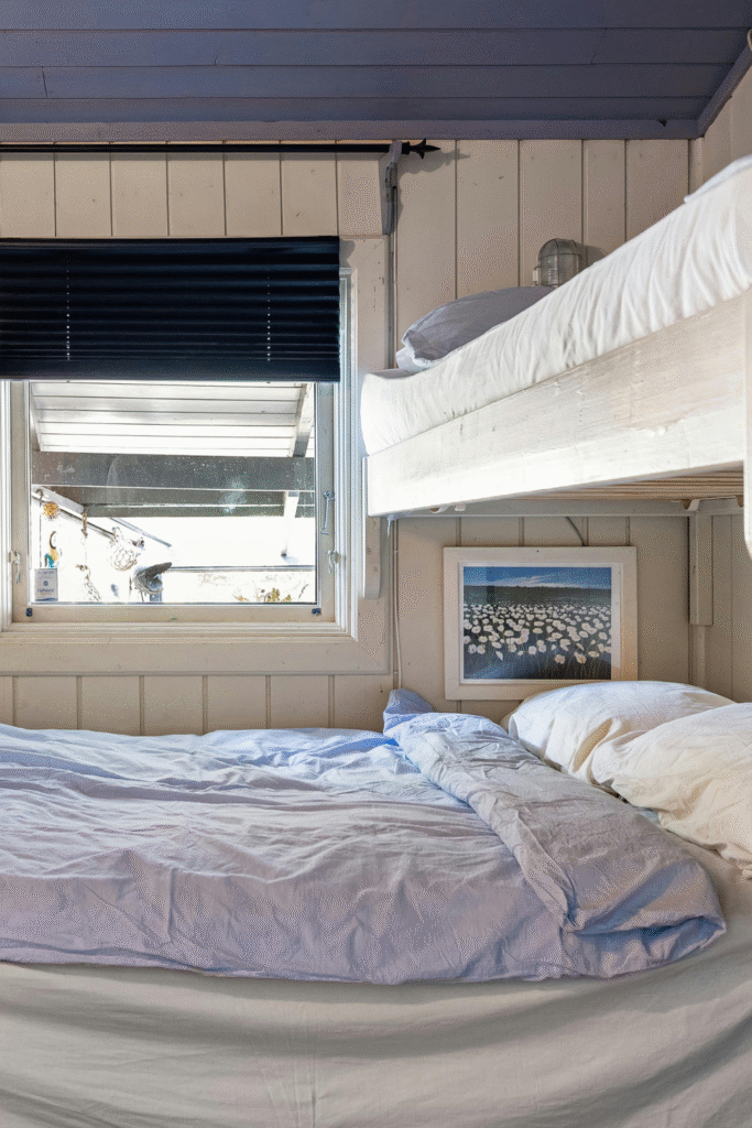 18 Beautiful Guest Room Designs 16 8. Beach House Bunk Room