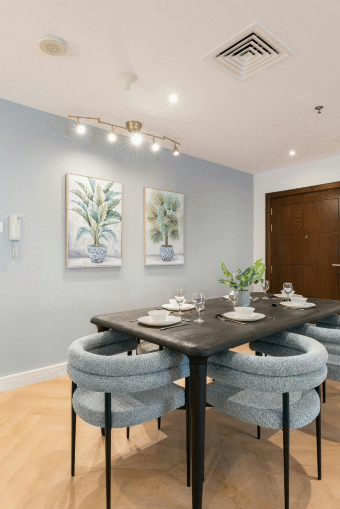 16 Dining Room Wall Decor Ideas for a Sleek Look 32 16 1