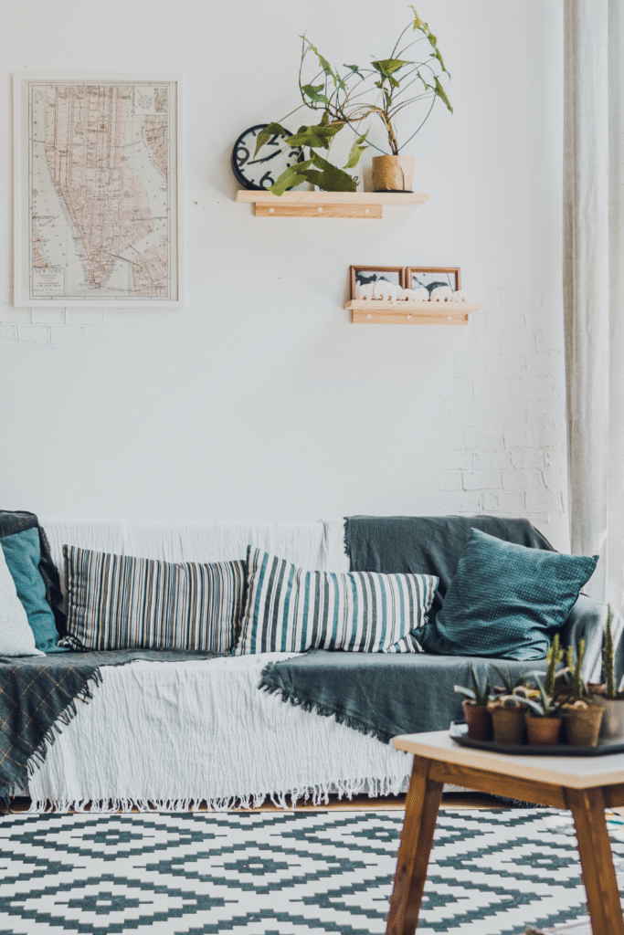 17 Coastal Living Room Ideas That Bring the Beach to You 16 15