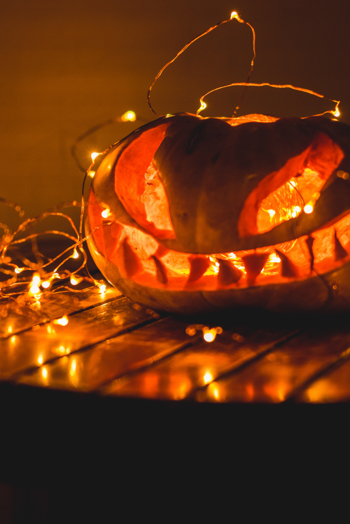 16 Halloween Decor Inspo That’s Scary Stylish 8 4 8