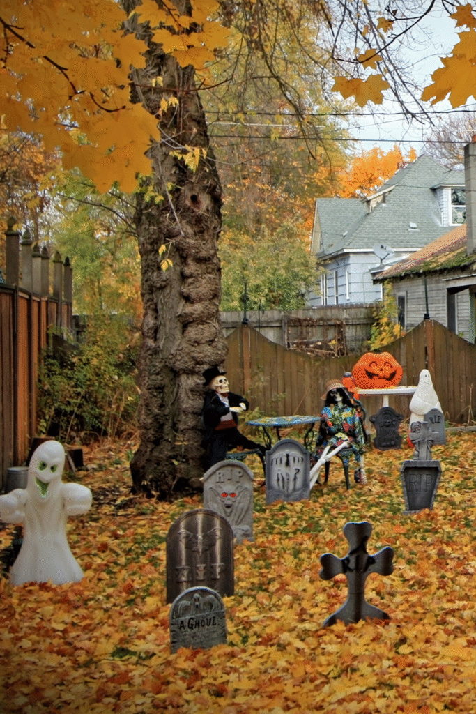 16 Halloween Decor Inspo That’s Scary Stylish 14 7 9