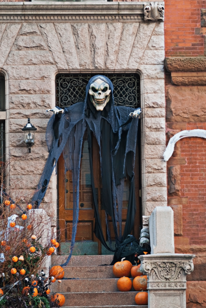 16 Halloween Decor Inspo That’s Scary Stylish 16 8 9